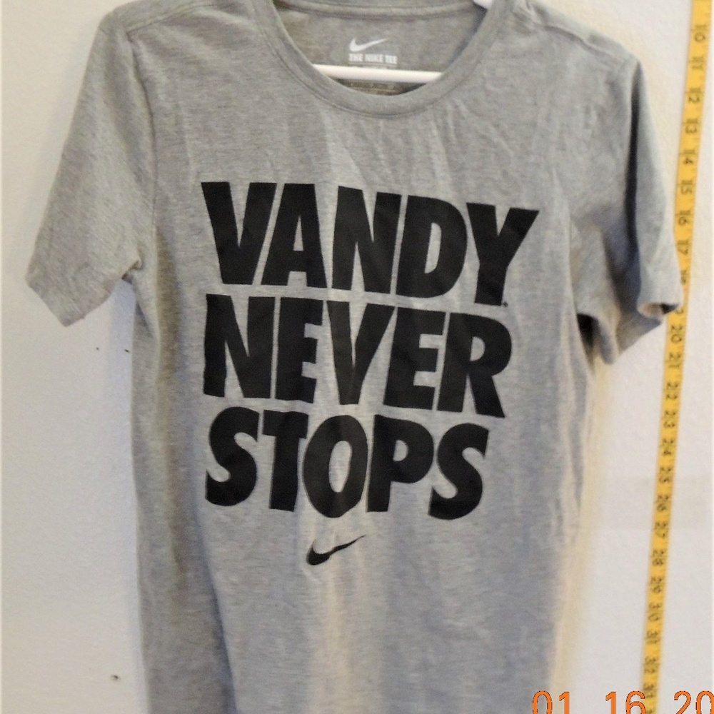 NIKE VANDY BOYS SIZE S SHIRT